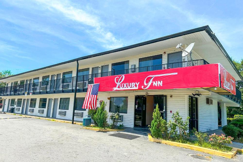 Luxury Inn By OYO Albany